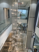 Bộ đèn chùm 090PL sứa thủy tinh, mâm Elip inox gương trắng 8K, dày 1mm, gồm 39 sứa thủy tinh trắng trong D250mm, bóng G4 - 3W sáng vàng, dây thả tự do ngắn nhất 1m và dài nhất 5m. KT(mm): L1500 x W800 x H5000